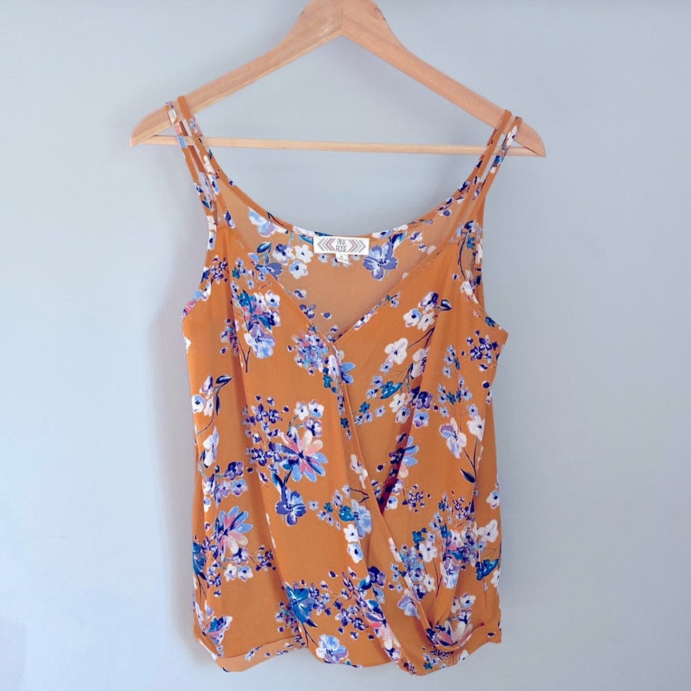 Like new Pink Rose floral top!